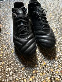 scarpe di calcio con calzini