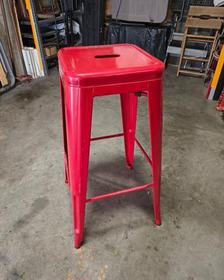 sgabello in ferro rosso