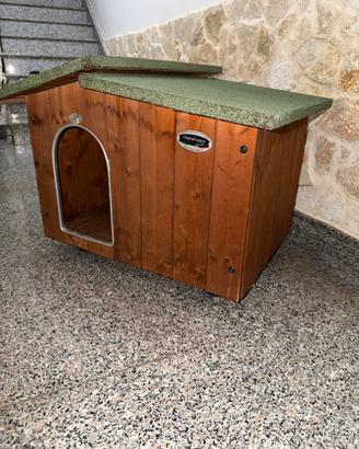 Cuccia per cani in legno