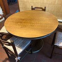 Tavolo da cucina con 4 sedie
