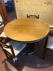 Tavolo da cucina con 4 sedie