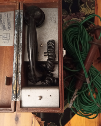 Telefono FITRE .PORTATILE a manovella . Il