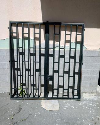 Portone in ferro doppio con serratura
