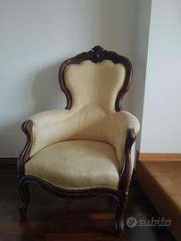 Poltrona d'antiquariato in legno e tessuto
