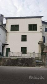 Rustico / Casale di 240 m² con più di 5 locali a M