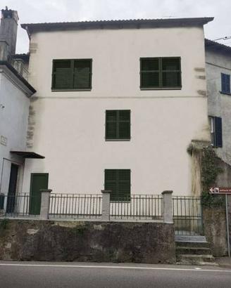 Rustico / Casale di 240 m² con più di 5 locali a M