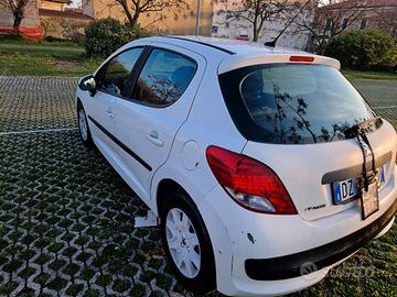 peugeot 207  anno 2010gpl 