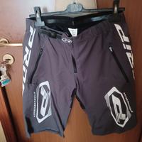 PANTALONI BIKE MAGLIA IN OMAGGIO AXO OCCHIALI SCOT