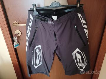 PANTALONI BIKE MAGLIA IN OMAGGIO AXO OCCHIALI SCOT