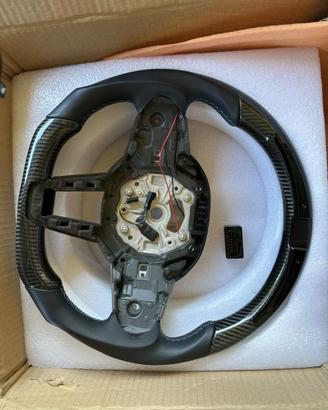 Volante BMW M Performance carbonio con display LED