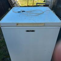 Frigo combinato e freezer pozzetto piccolo