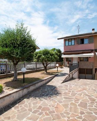 Villetta a schiera di 154 m² con 3 locali e box au