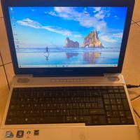 computer toshiba con caricatore