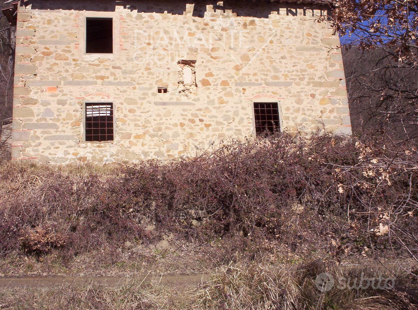 Casale da ristrutturare con terreno - Altro