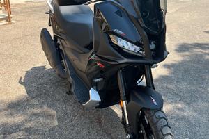 Aprilia SR GT 400