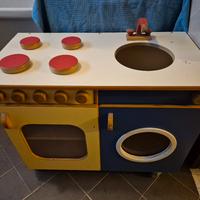 Cucina giocattolo in legno
