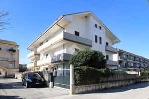 3 LOCALI A PORTO SAN GIORGIO