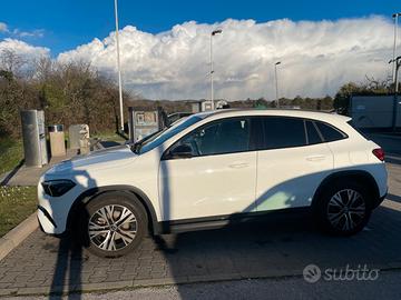 Mercedes-Benz GLA 180 Progressive Advanced