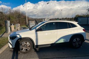 Mercedes-Benz GLA 180 Progressive Advanced