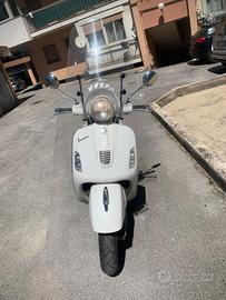 Vespa 300 gts