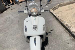 Vespa 300 gts