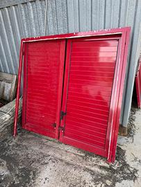 Persiane di alluminio di colore rosso