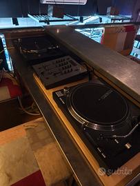 2 Giradischi Reloop RP4000MK2 e mixer Behringer DX
