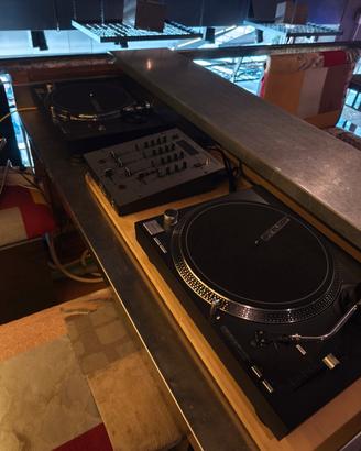 2 Giradischi Reloop RP4000MK2 e mixer Behringer DX