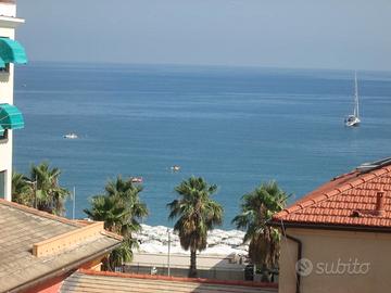 1-15 AGOSTO quadrilocale a 30 mt mare 8 posti