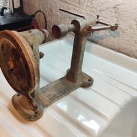 Antica orlatrice manuale per cartucce a spillo