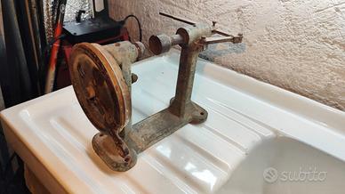 Antica orlatrice manuale per cartucce a spillo