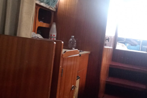 Barca a motore in linea d'asse