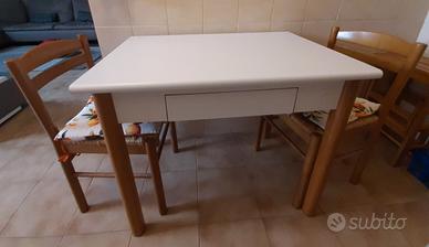 Tavolo da cucina + 2 sedie + mensolona