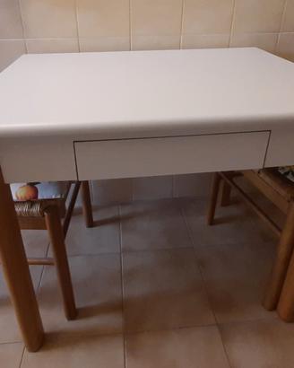 Tavolo da cucina + 2 sedie + mensolona