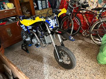 Pit bike