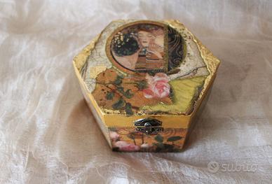 Scatola in legno decorata con tecnica decoupage