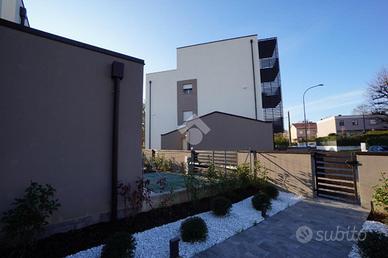 VILLA A SCHIERA D'ANGOLO A CASTELNUOVO RANGONE