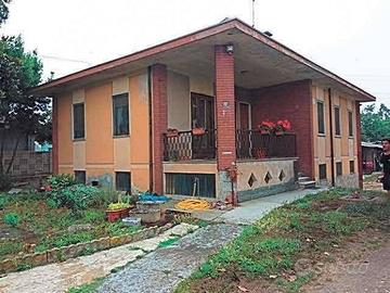 Immobile in asta di 2938 m² con 5 locali e box aut