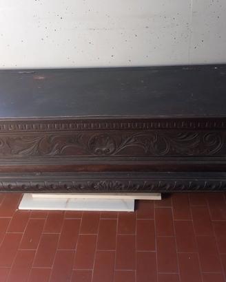 Panca e attaccapanni di legno