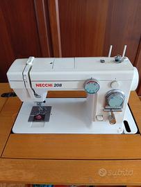 Macchina da cucire Necchi  208