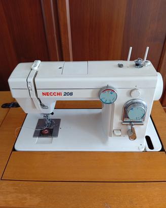 Macchina da cucire Necchi  208