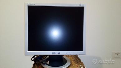"Monitor Samsung + Tastiera + Webcam Quickcam"