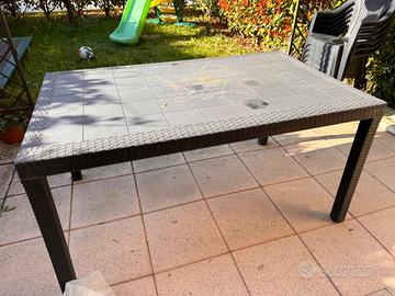 Tavolo da esterno