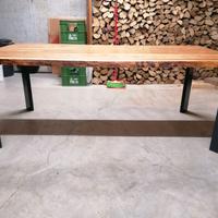 Tavolo in legno massello