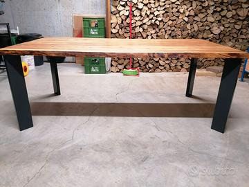 Tavolo in legno massello