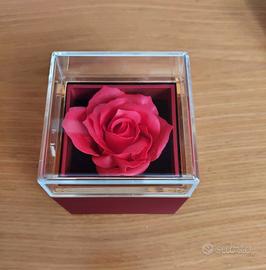 Cofanetto rotante con rosa eterna e bracciale