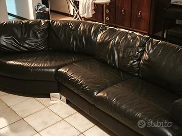 Divano in pelle nera
