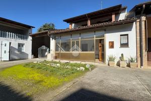 CASA SEMINDIPENDENTE A IZANO