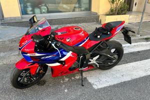 Honda cbr 1000 rr r