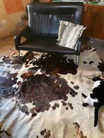 Arredo Anni 60/70 divano e tappeto mucca